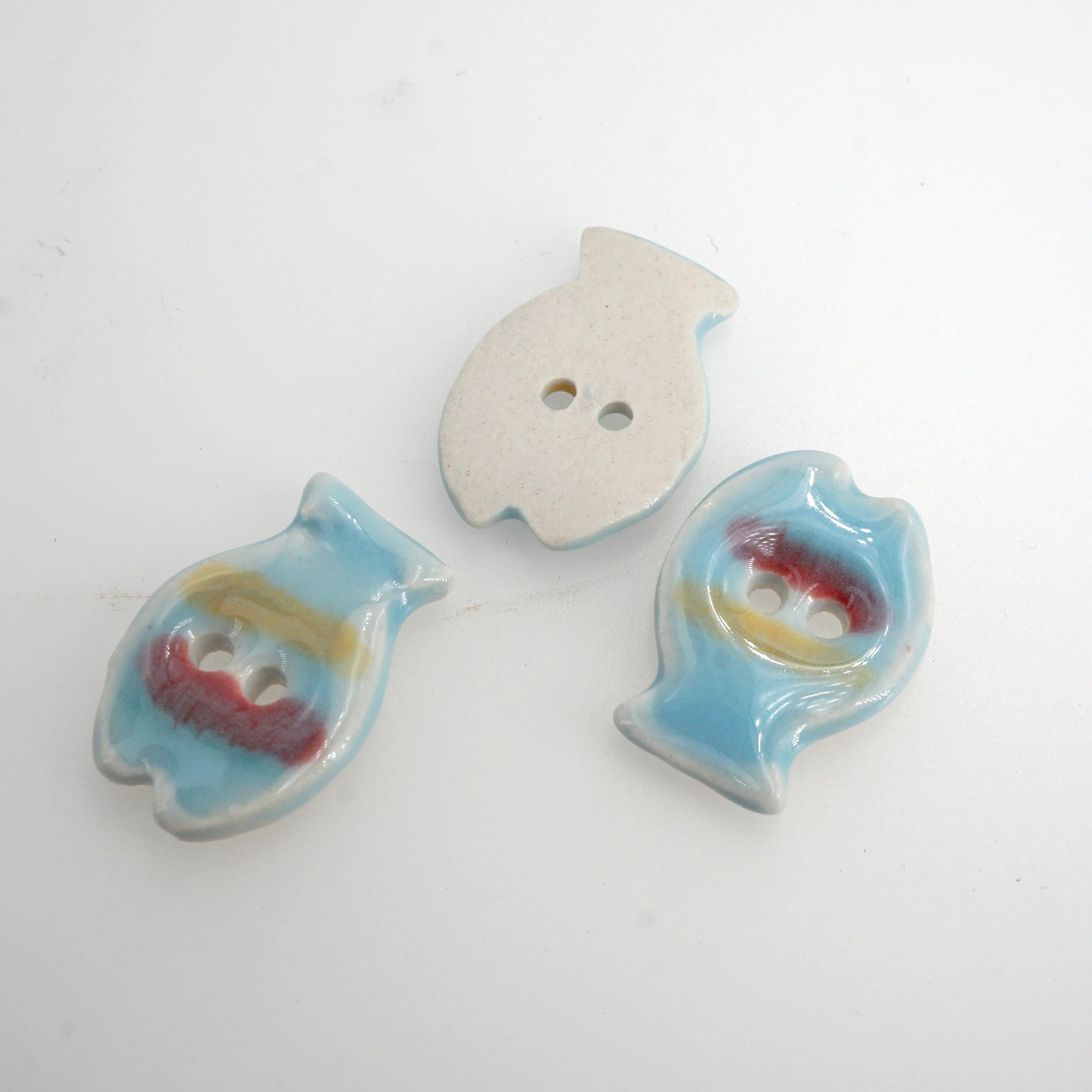 2Pcs Fish Ceramic Buttons