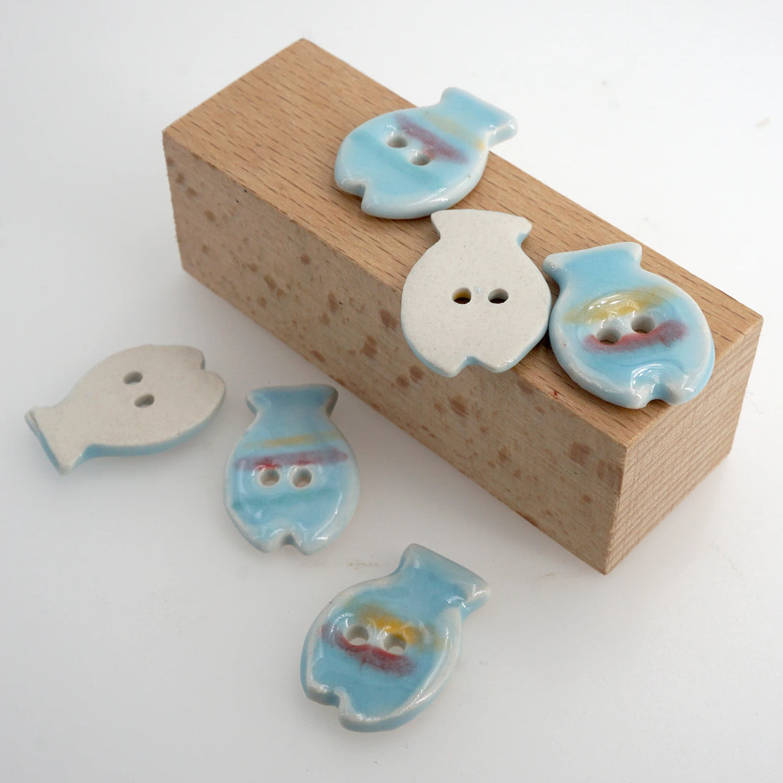 2Pcs Fish Ceramic Buttons