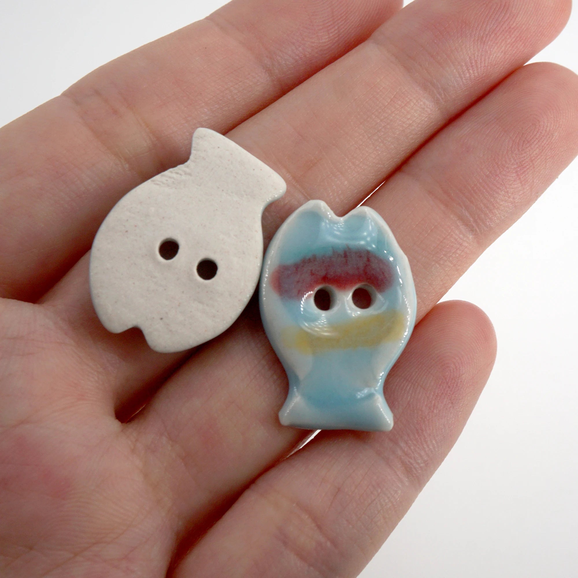 2Pcs Fish Ceramic Buttons