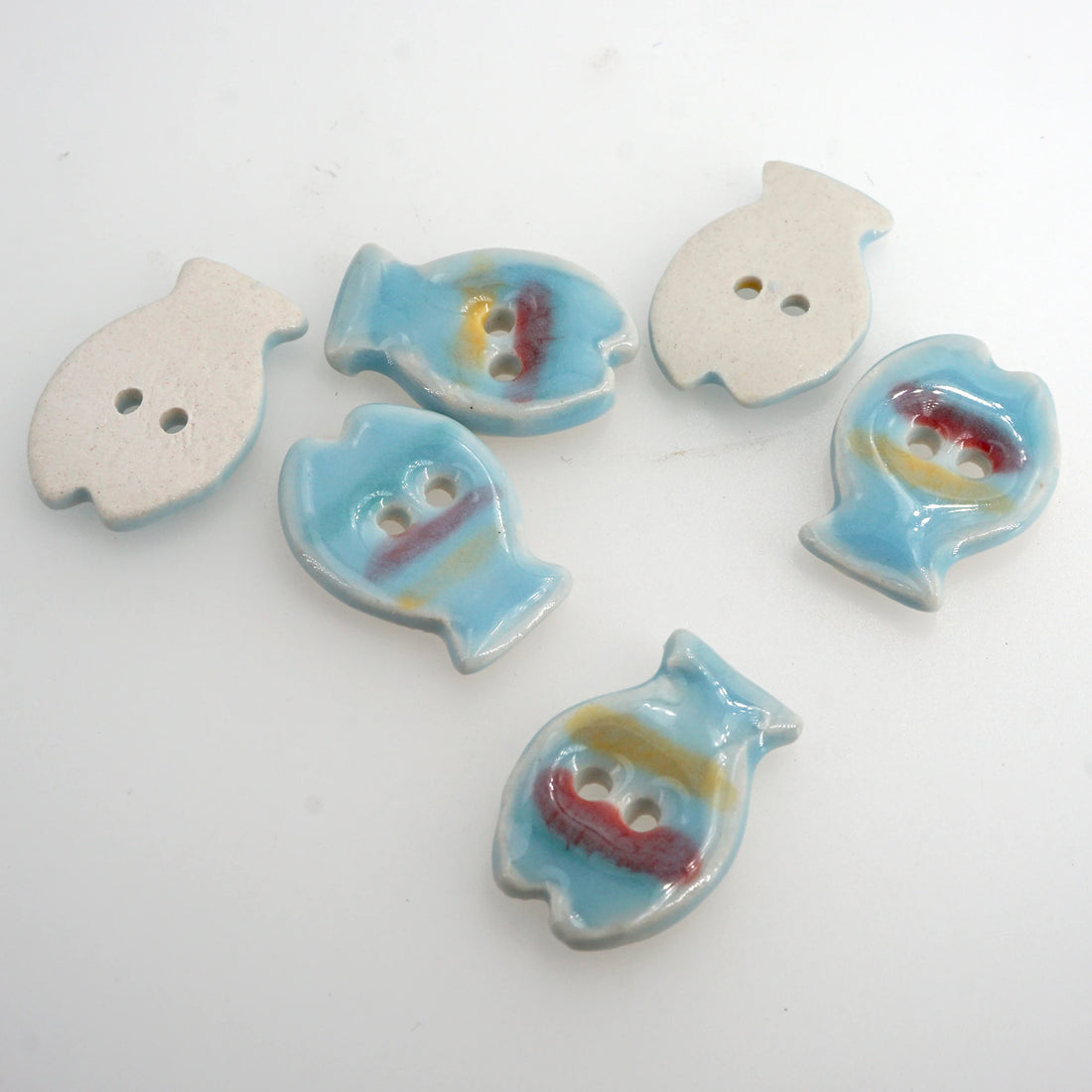 2Pcs Fish Ceramic Buttons