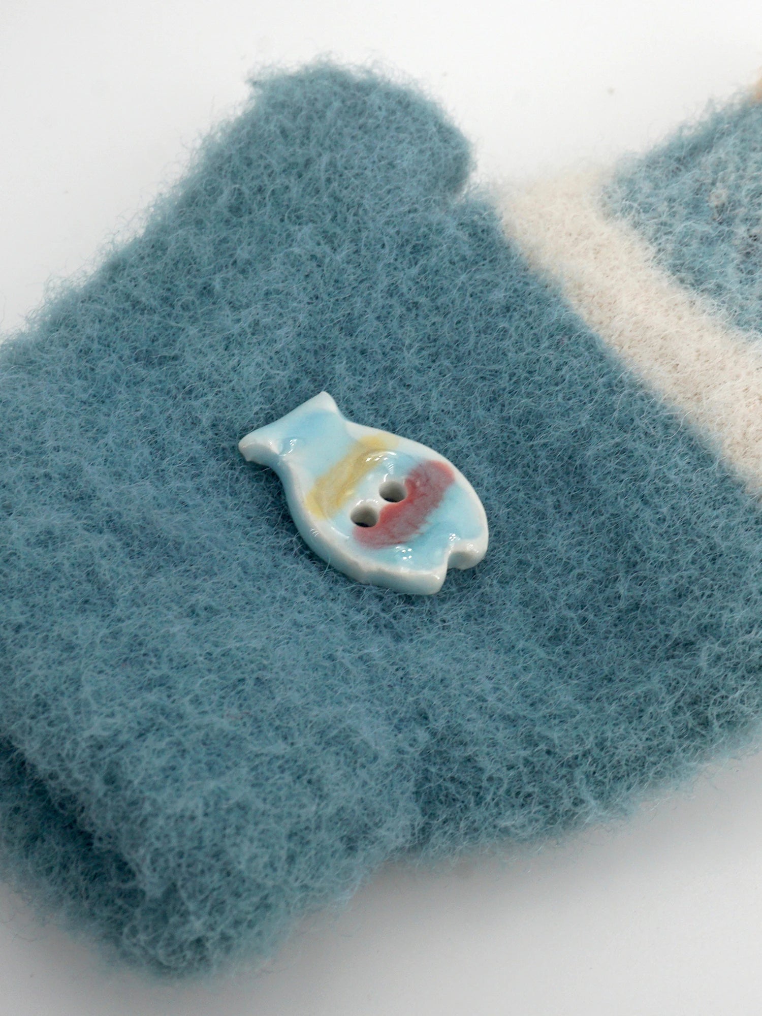 2Pcs Fish Ceramic Buttons