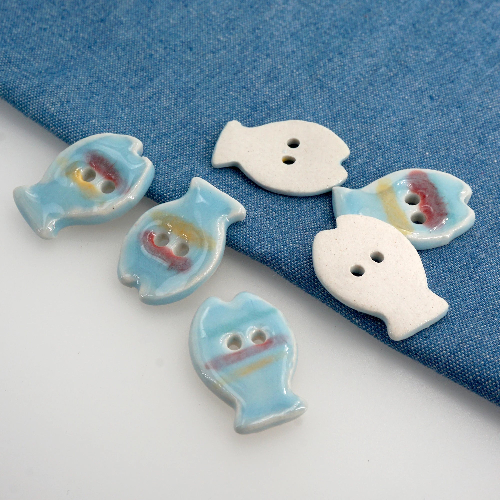2Pcs Fish Ceramic Buttons
