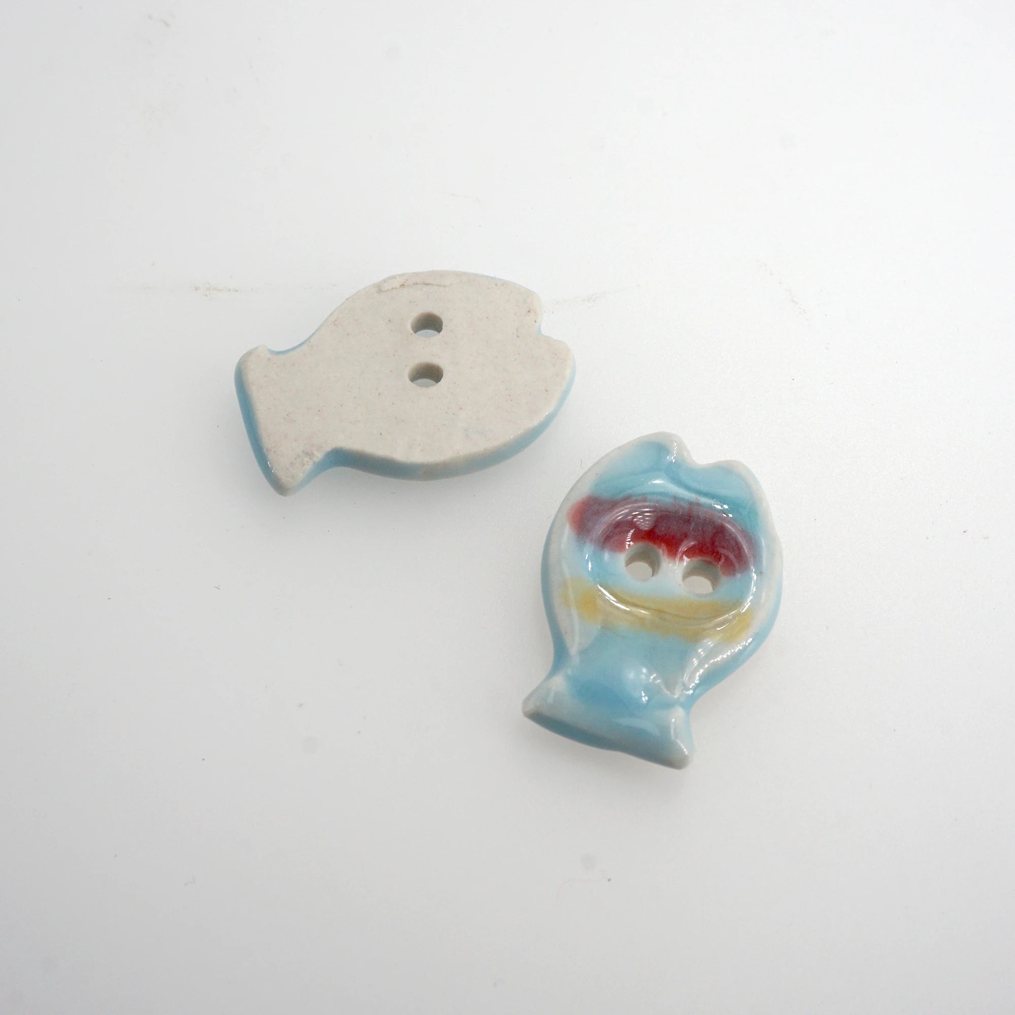 2Pcs Fish Ceramic Buttons